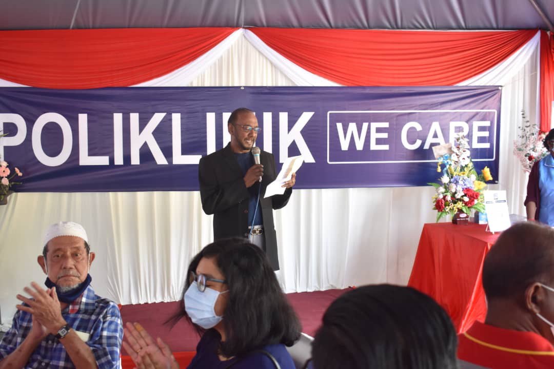 Dr Supra giving a talk